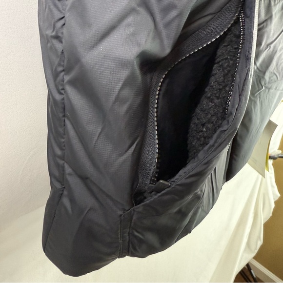 NWT Men’s All In Motion Black Sherpa Lined Puffer Vest, size S - Picture 4 of 10